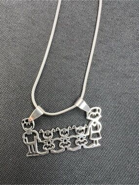 New Stainless Steel Character Family Necklace Mom Dad Girls Jewelry